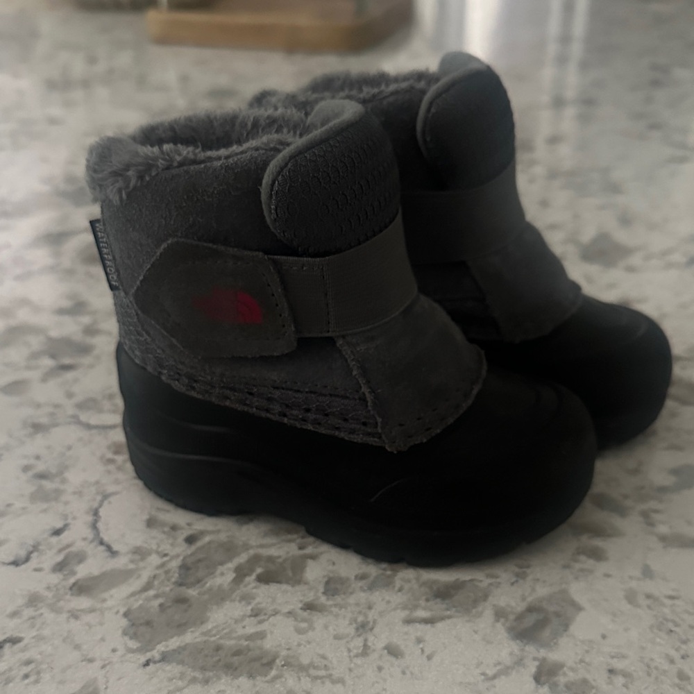 The North Face Kids' Black and Dark Gray Boots